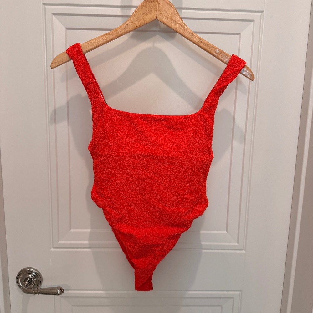 Aquari Sienna One Piece Caitlyn Warakomski